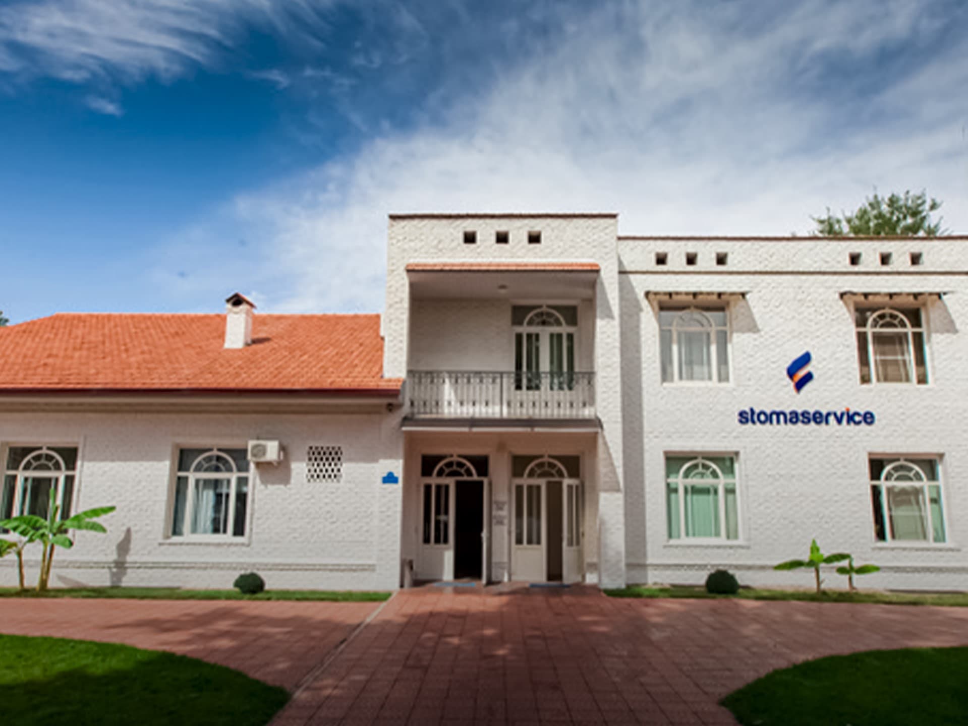 Implantologiya xizmatlarini ko'rsatadigan 8 ta stomatologik klinikalar
